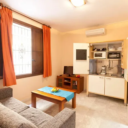 Mercader De Sedas Apartment *